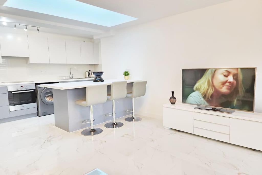 Paradigm House, Stunning 2-Bedroom Apartment 1, Free Parking, Oxford Esterno foto