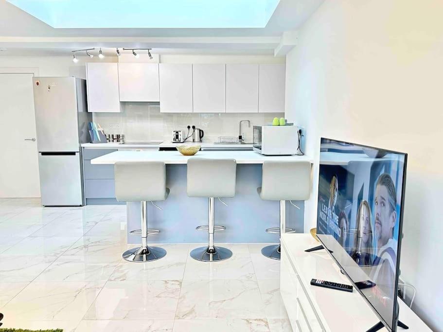 Paradigm House, Stunning 2-Bedroom Apartment 1, Free Parking, Oxford Esterno foto