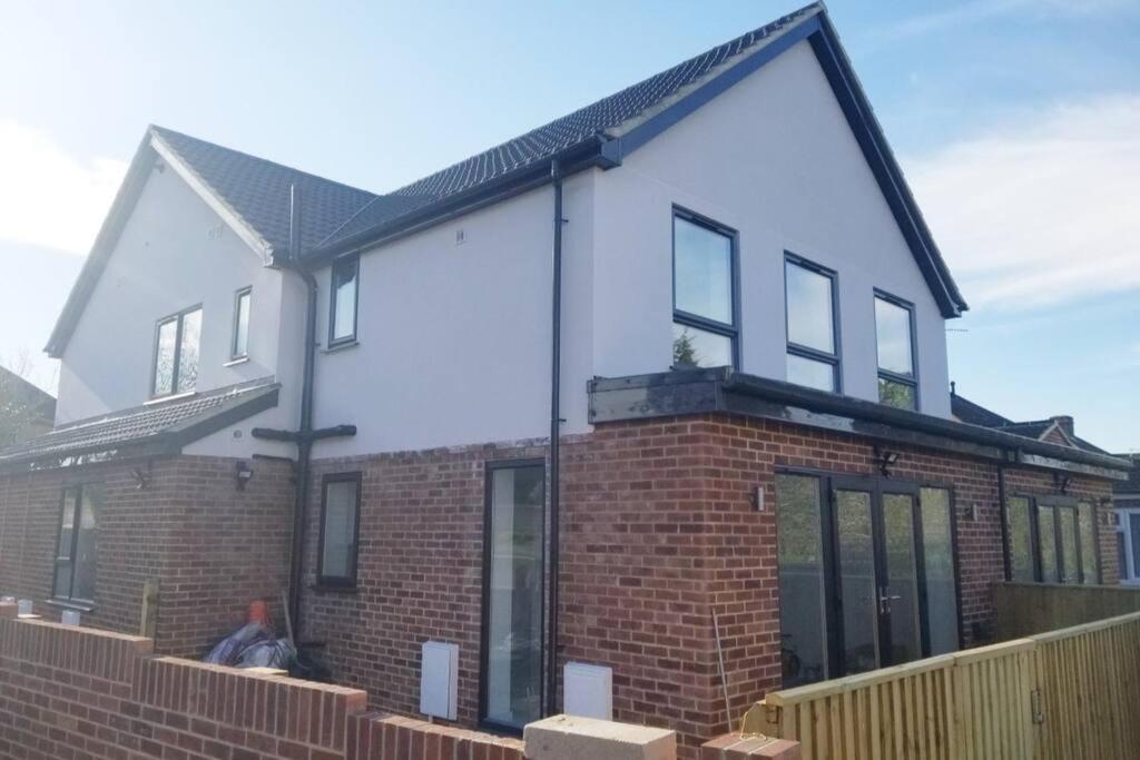 Paradigm House, Stunning 2-Bedroom Apartment 1, Free Parking, Oxford Esterno foto