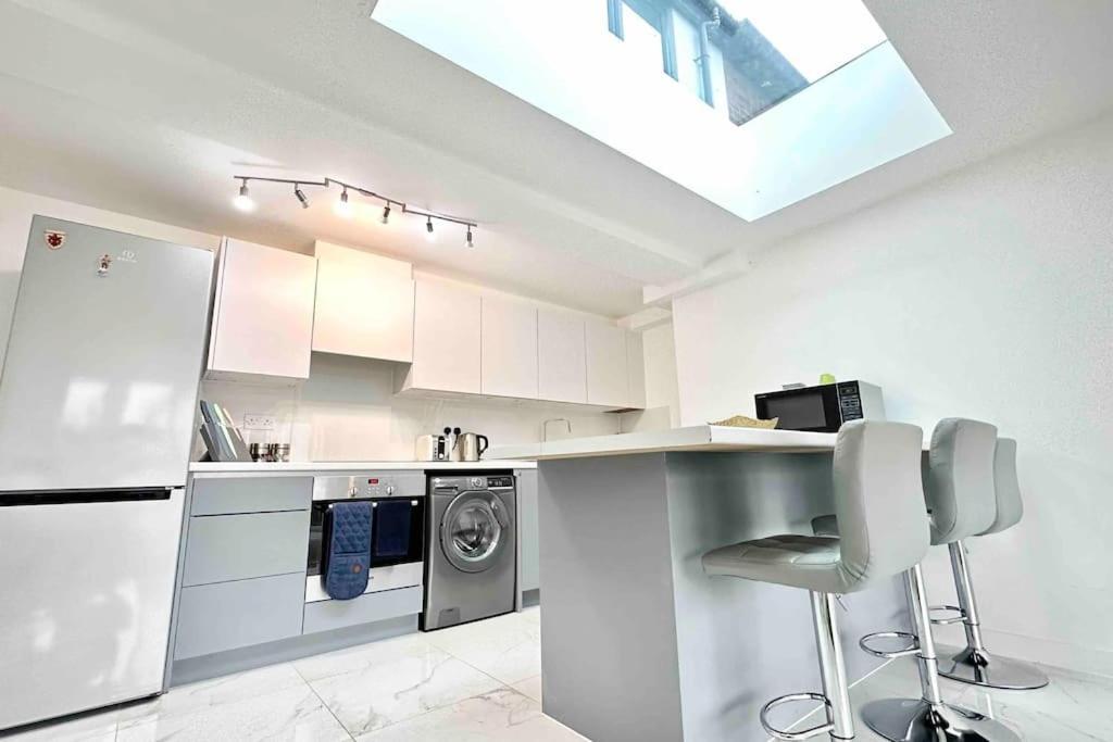 Paradigm House, Stunning 2-Bedroom Apartment 1, Free Parking, Oxford Esterno foto