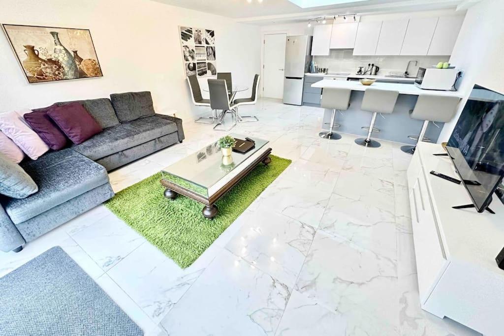 Paradigm House, Stunning 2-Bedroom Apartment 1, Free Parking, Oxford Esterno foto