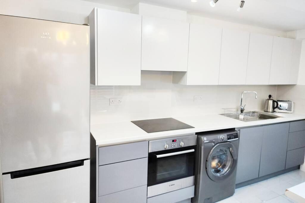 Paradigm House, Stunning 2-Bedroom Apartment 1, Free Parking, Oxford Esterno foto